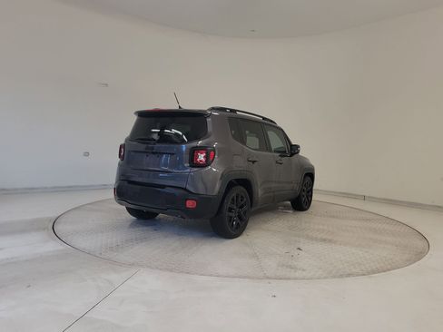 Used 2017 Jeep Renegade Altitude FWD image 7