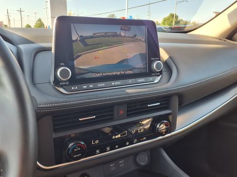 Used 2025 Nissan Rogue SV FWD image 27
