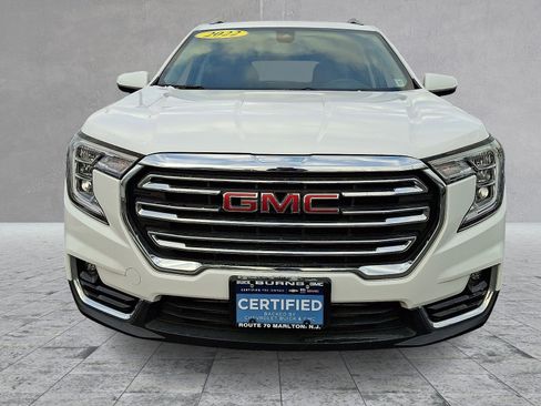 Certified 2022 GMC Terrain SLT image 3