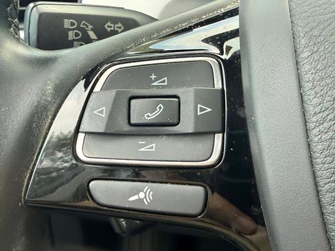 Used 2014 Volkswagen Touareg Sport AWD/4WD image 16