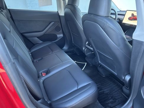 Used 2023 Tesla Model Y Performance image 13