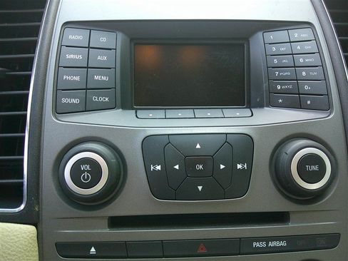 Used 2013 Ford Taurus SEL FWD image 13