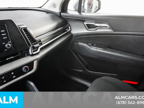 Used 2025 Kia Sportage LX FWD image 40