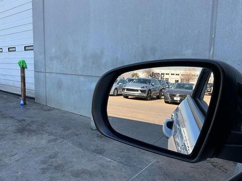 Used 2025 Jeep Compass Trailhawk image 17