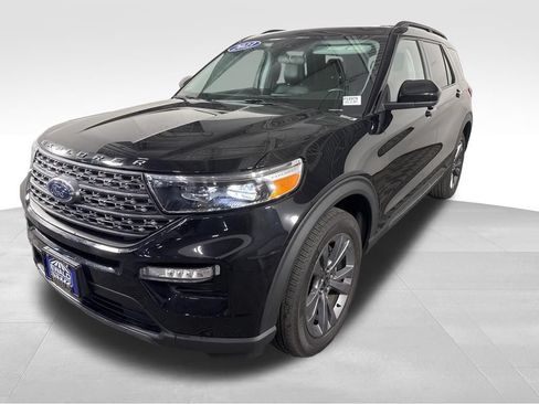 Used 2023 Ford Explorer XLT w/ Equipment Group 202A AWD/4WD image 6