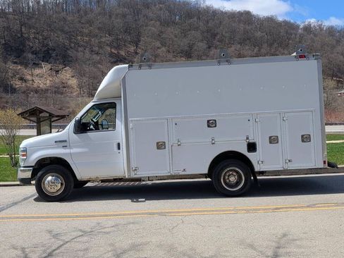 Used 2014 Ford E-350 and Econoline 350 Super Duty w/ Power Windows & Locks Group image 4