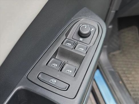 Used 2025 Volkswagen Taos SE FWD image 7