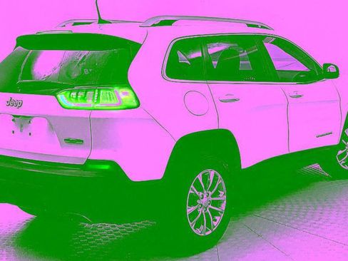 Used 2021 Jeep Cherokee Latitude Lux w/ Comfort/Convenience Group AWD/4WD image 3