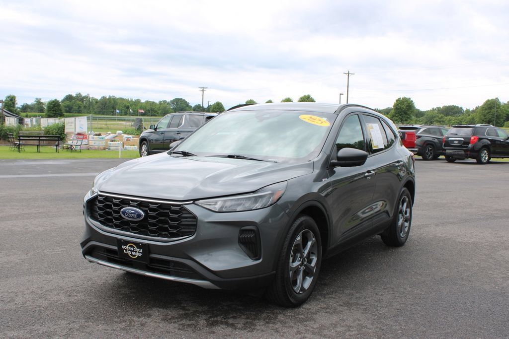 Used 2025 Ford Escape ST-Line FWD image 4