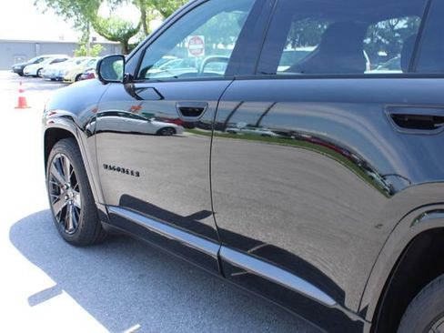 Used 2024 Jeep Wagoneer Launch Edition AWD/4WD image 48