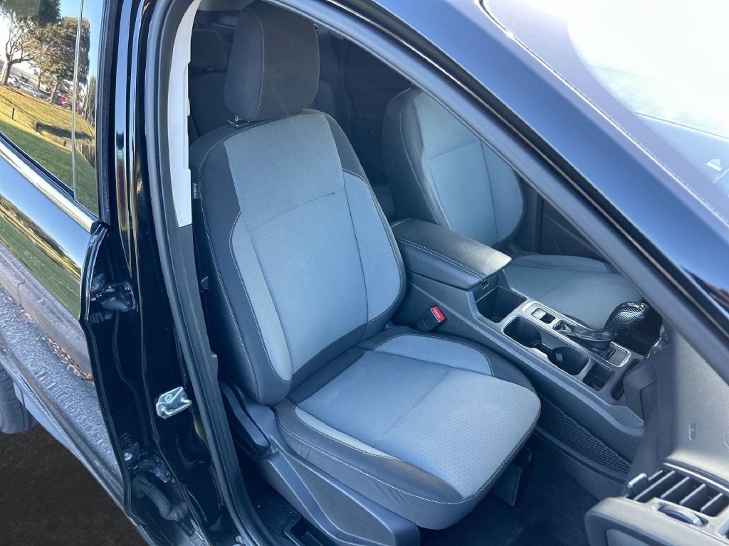 Used 2018 Ford Escape SE w/ Ford Safe & Smart Package FWD image 30