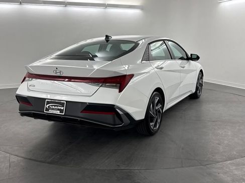 Used 2026 Hyundai Elantra Limited FWD image 7