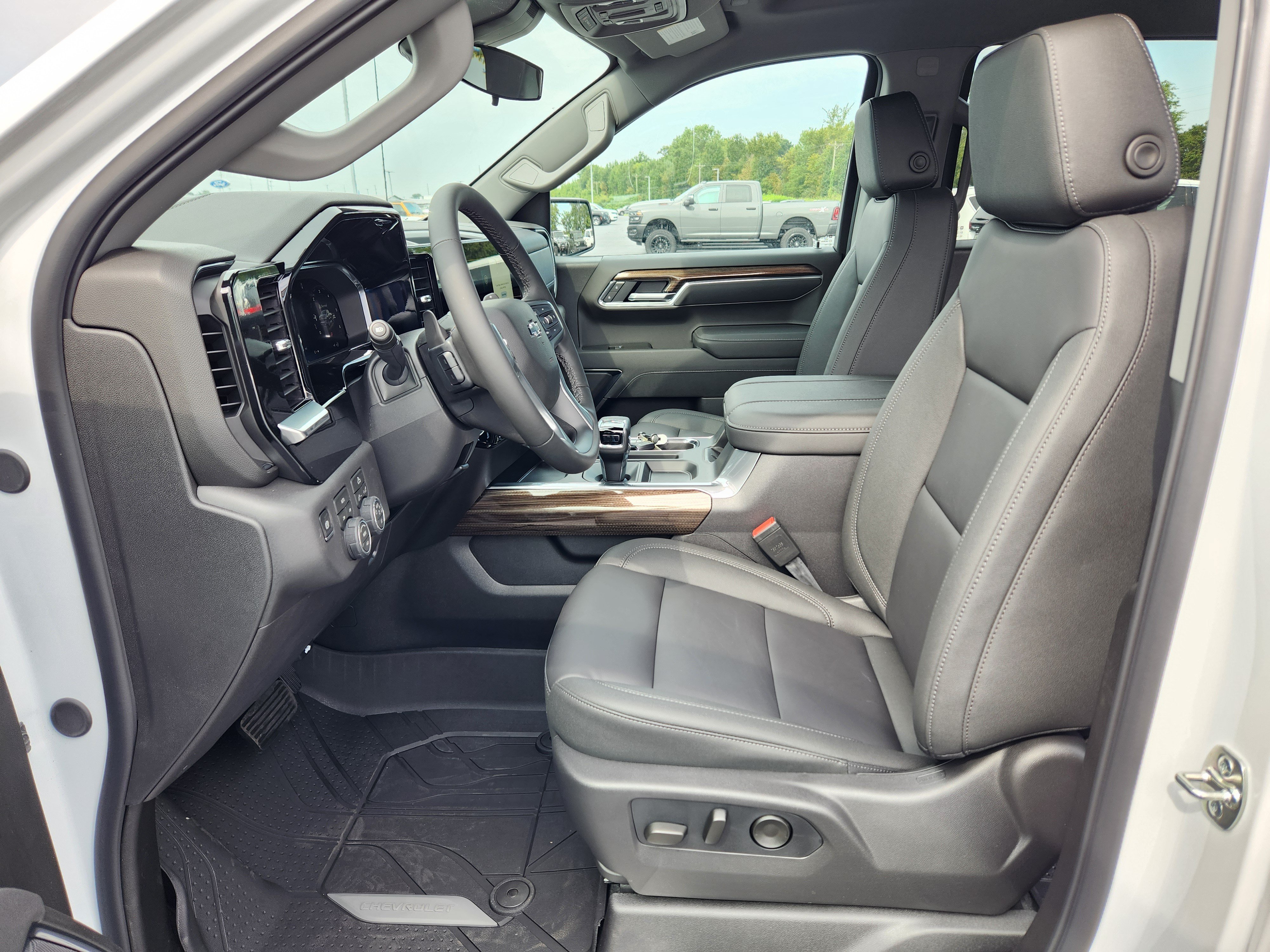 New 2026 Chevrolet Silverado 1500 RST w/ Convenience Package II AWD/4WD image 10
