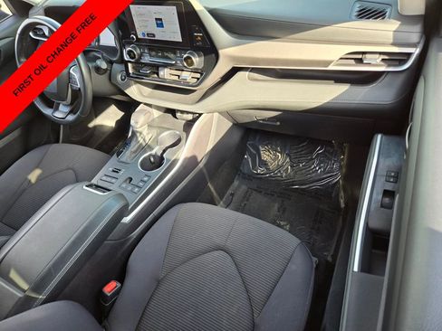 Used 2024 Toyota Highlander LE AWD/4WD image 20