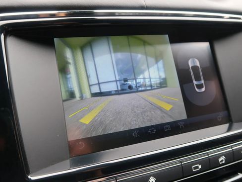 Used 2017 Jaguar XJ R-Sport image 37