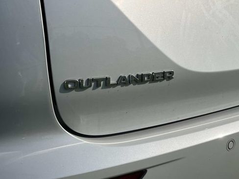 Used 2024 Mitsubishi Outlander SE Black Edition AWD/4WD image 11