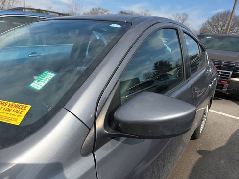 Used 2019 Nissan Versa SV image 8