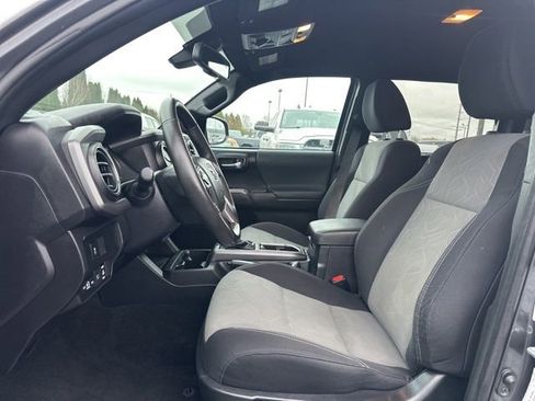 Used 2022 Toyota Tacoma TRD Off-Road w/ Technology Package image 23