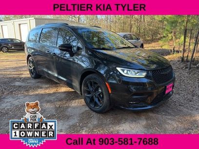 Used 2023 Chrysler Pacifica Limited w/ S Appearance Package