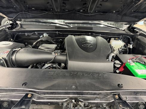 Used 2019 Toyota Tacoma TRD Off-Road AWD/4WD image 29