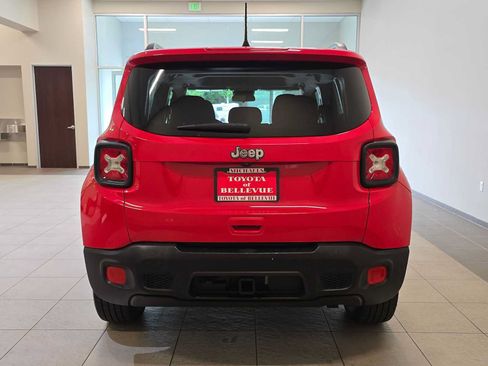 Used 2018 Jeep Renegade Latitude w/ Cold Weather Group AWD/4WD image 5