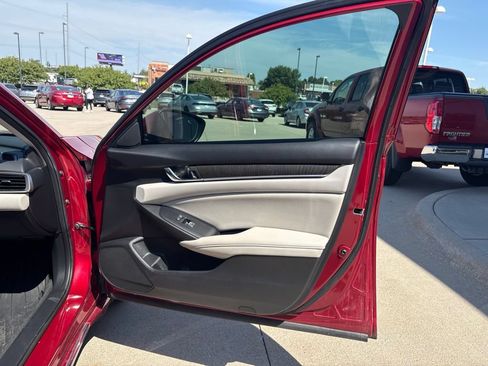 Used 2020 Honda Accord EX image 24