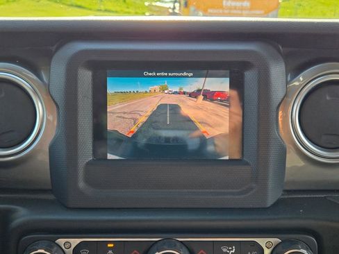 Used 2020 Jeep Gladiator Overland w/ LED Lighting Group AWD/4WD image 25
