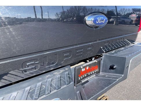 Used 2015 Ford F250 Lariat w/ Chrome Package image 31