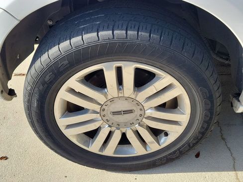 Used 2014 Lincoln Navigator 2WD image 9