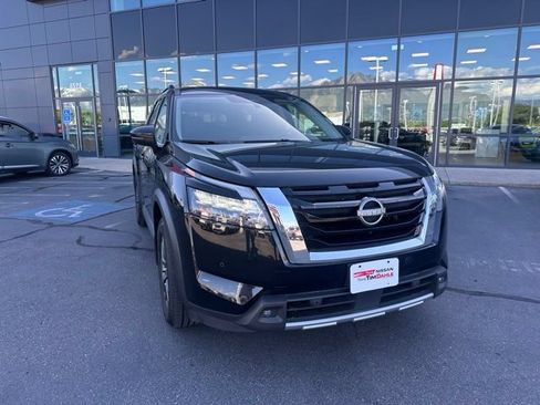 Used 2024 Nissan Pathfinder SV AWD/4WD image 3