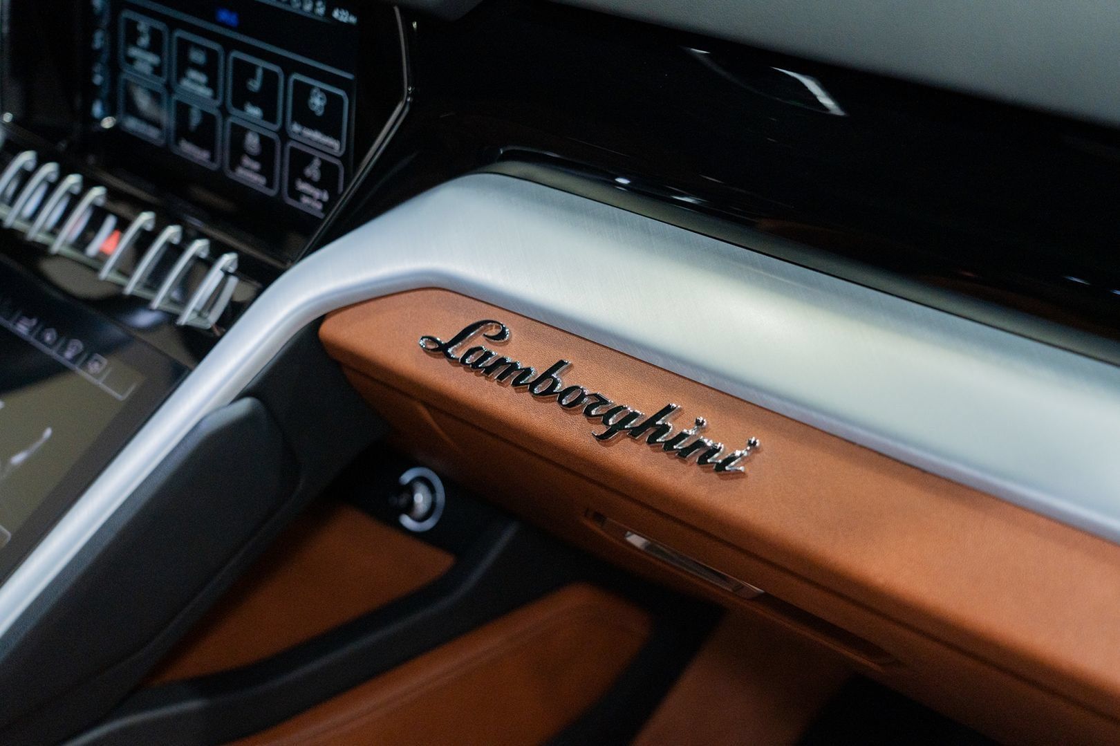 Used 2021 Lamborghini Urus AWD/4WD image 58