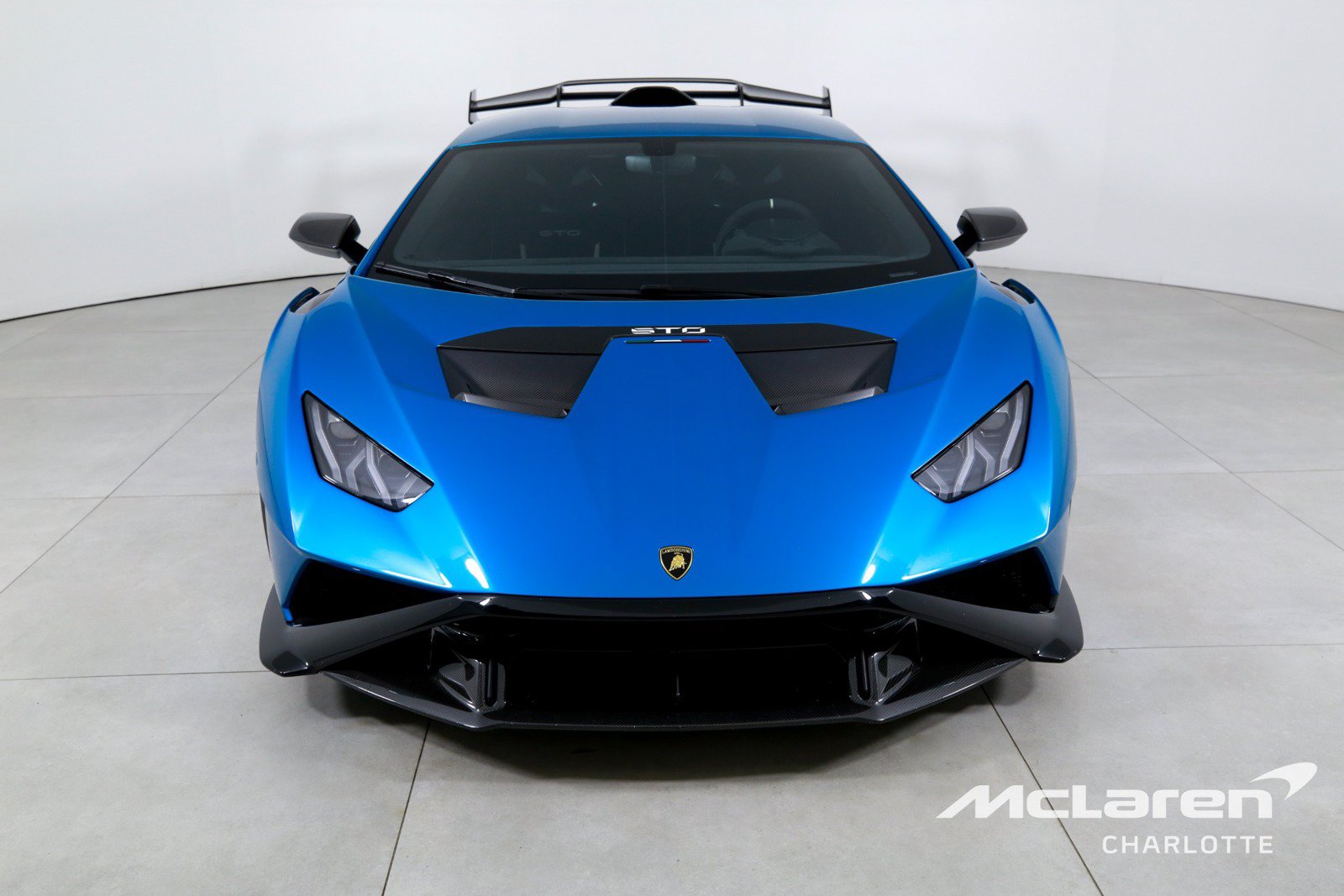 Used 2022 Lamborghini Huracan STO RWD image 4