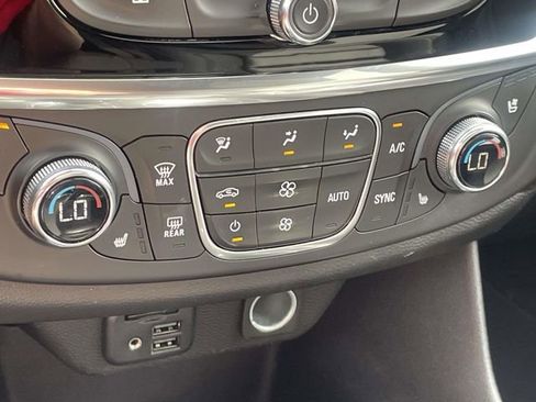 Used 2022 Chevrolet Traverse High Country FWD image 19