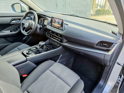 Used 2024 Nissan Rogue SV image 33