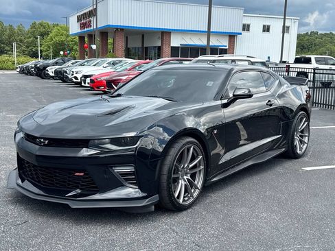 Used 2018 Chevrolet Camaro SS w/ LPO, Ground Effects Package RWD image 2