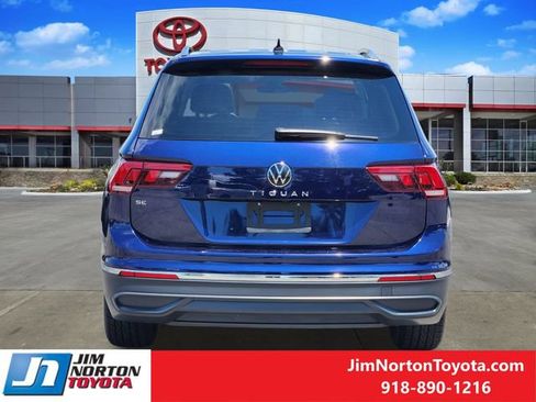 Used 2023 Volkswagen Tiguan SE w/ Panoramic Sunroof Package FWD image 7