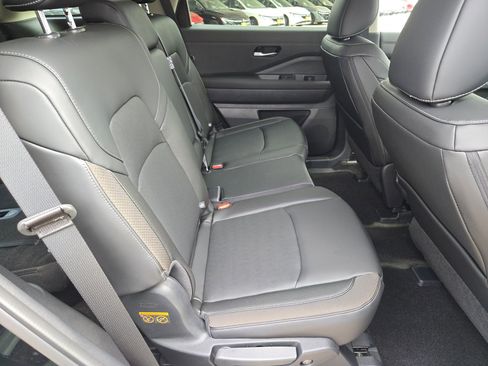 New 2026 Nissan Pathfinder SL image 19