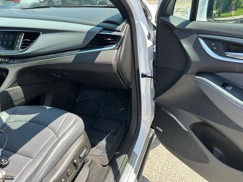 Used 2024 Buick Enclave Premium image 30