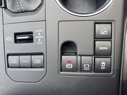 Used 2023 Toyota Highlander XLE AWD/4WD image 20