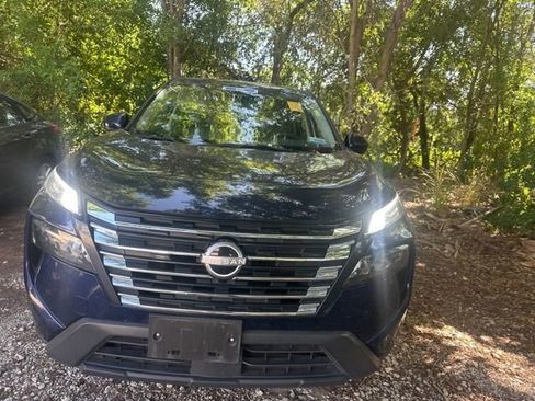 Used 2024 Nissan Rogue SV image 4