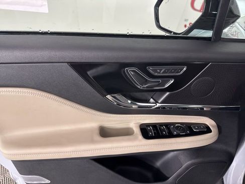 New 2026 Lincoln Corsair Premiere image 16