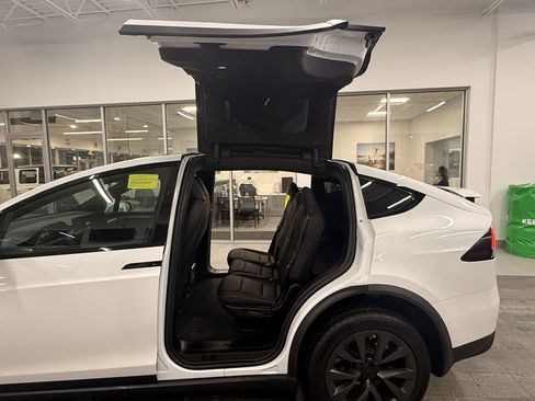 Used 2023 Tesla Model X image 10
