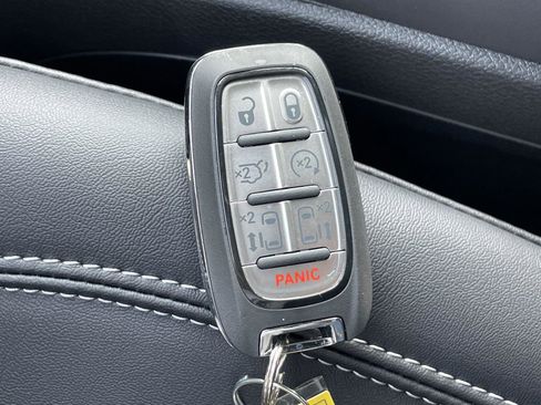 New 2026 Chrysler Pacifica Select image 24