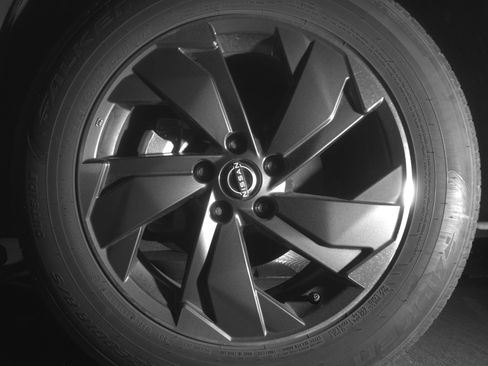 Used 2025 Nissan Rogue SV FWD image 12