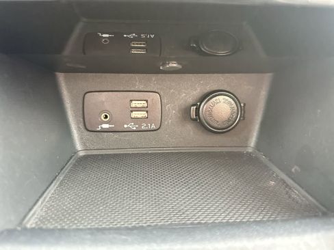 Certified 2023 Subaru Forester Limited image 33