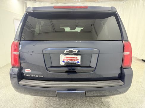 Used 2020 Chevrolet Suburban LT w/ Luxury Package image 7