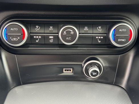 Used 2023 Alfa Romeo Stelvio Veloce image 27