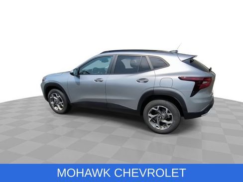 Used 2024 Chevrolet Trax LT w/ Driver Confidence Package FWD image 7