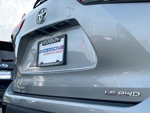 Used 2020 Toyota Highlander LE AWD/4WD image 15