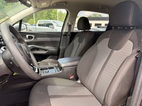 Certified 2023 Kia Sorento LX FWD image 10